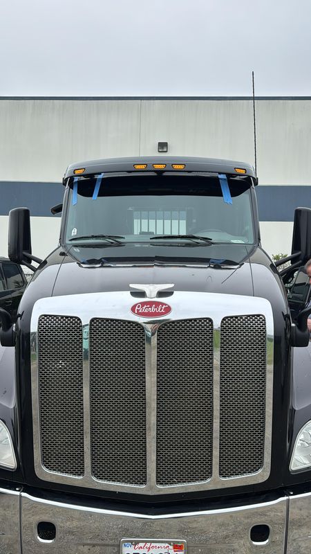 Peterbilt truck windshield replacement