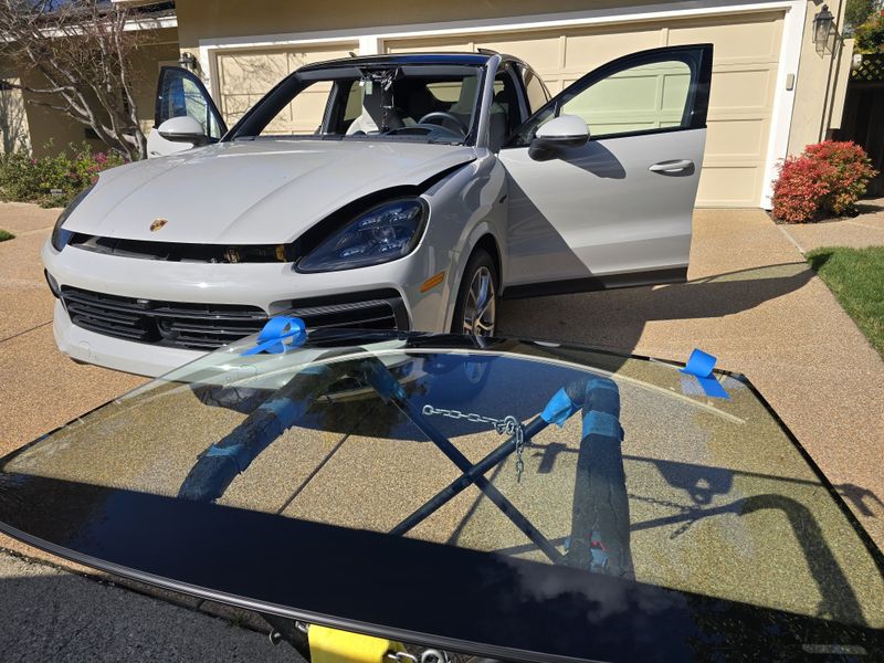 Porsche Cayenne windshield replacement